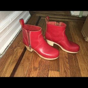 Swedish Hasbeens Zip It Emmy Clog Booties
